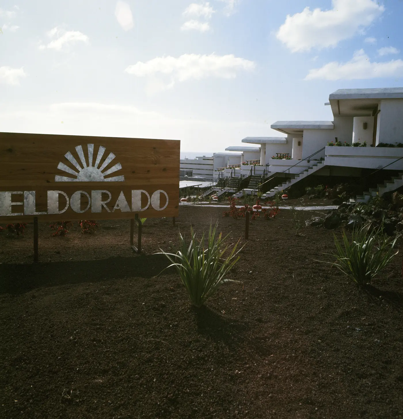 Wooden sign reading Eldorado in front of white terraces
