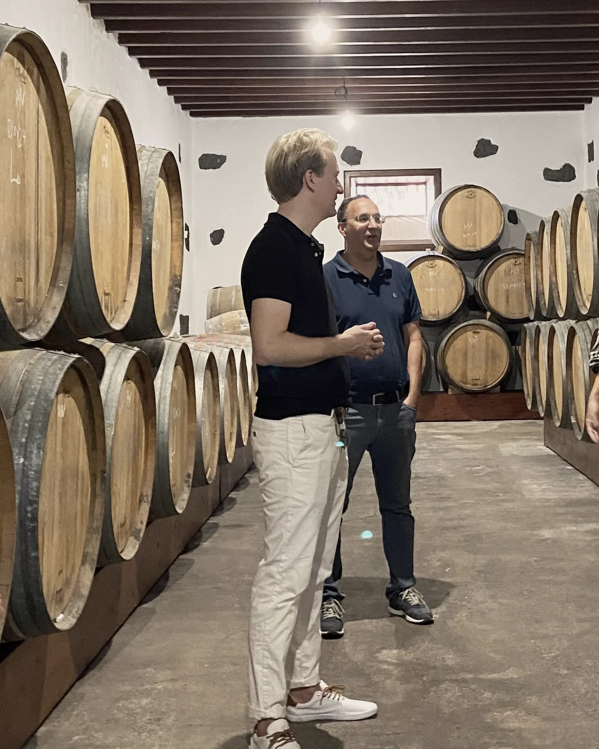 A conversation among the barrels